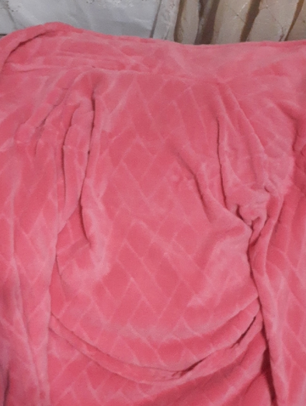 Hotel Spa Collection Plush Pink Robe - Picture 4 of 4